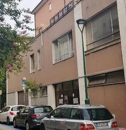 Linda's House מסטרה